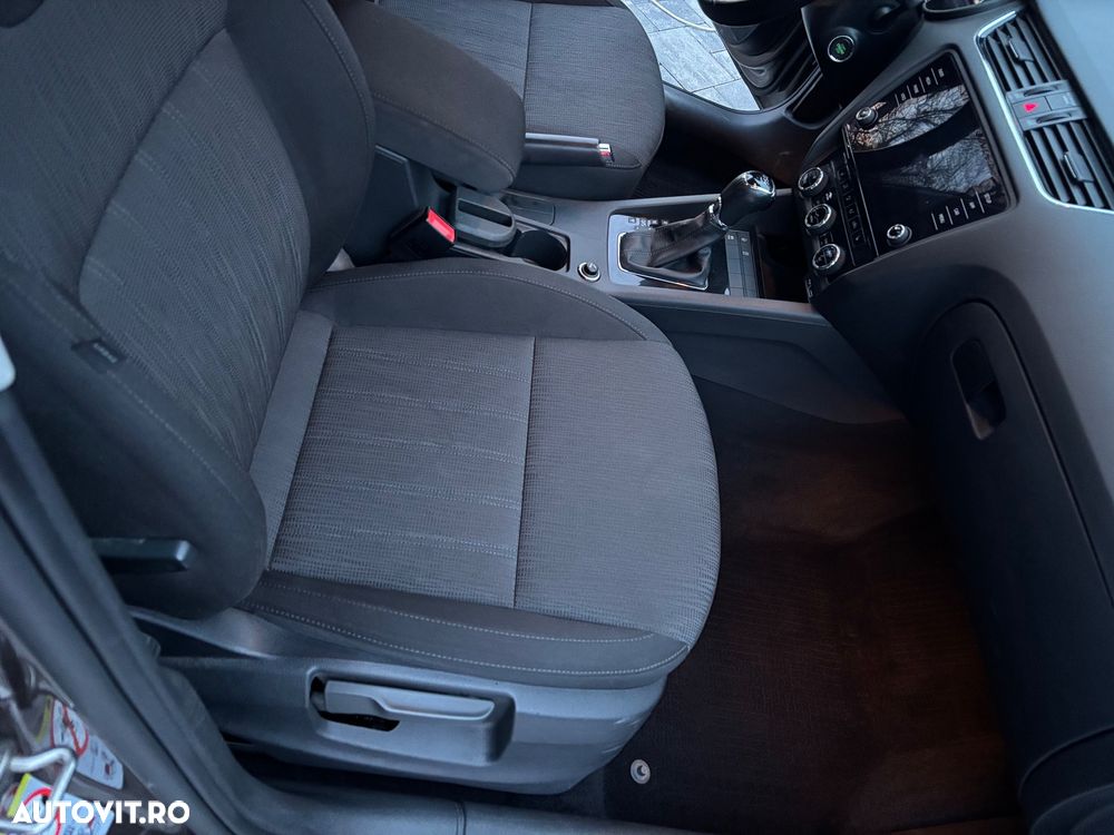 Skoda Octavia 1.5 TSI DSG Style - 6