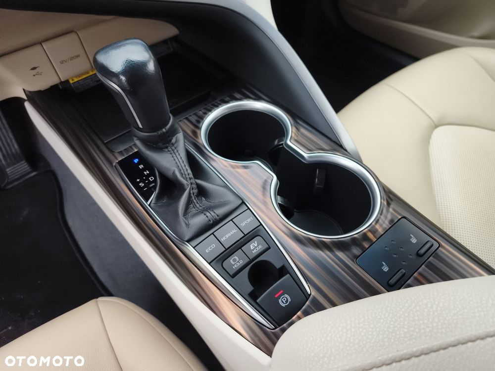 Toyota Camry 2.5 Hybrid Executive CVT - 24