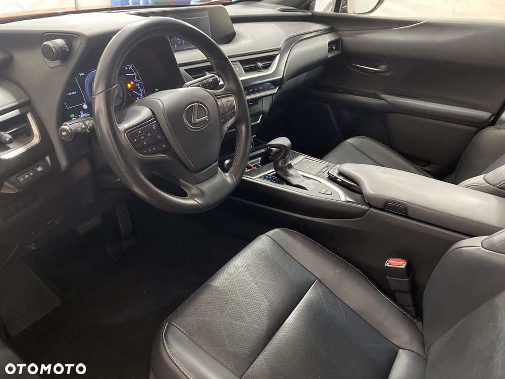 Lexus UX - 10