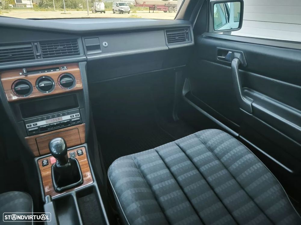 Mercedes-Benz W201 (1982-1993) 190 E 1.8 - 21