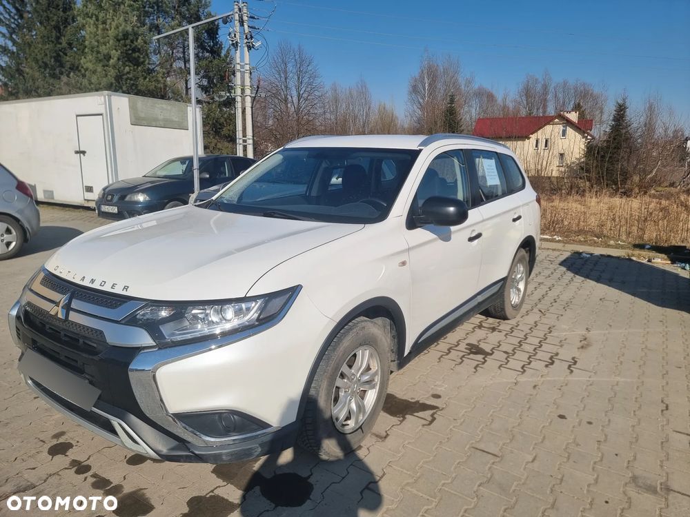Mitsubishi Outlander - 2