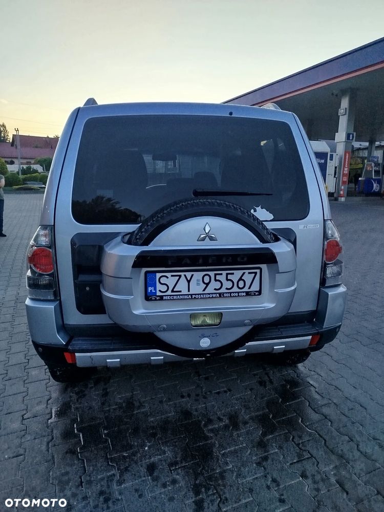 Mitsubishi Pajero - 4