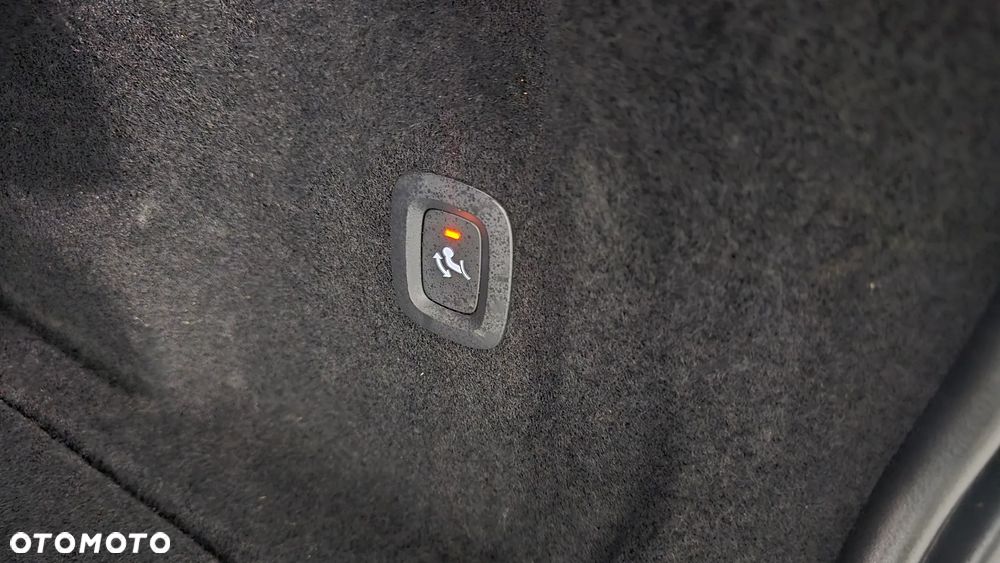 Volvo XC 60 B5 D AWD Ultimate Dark - 12