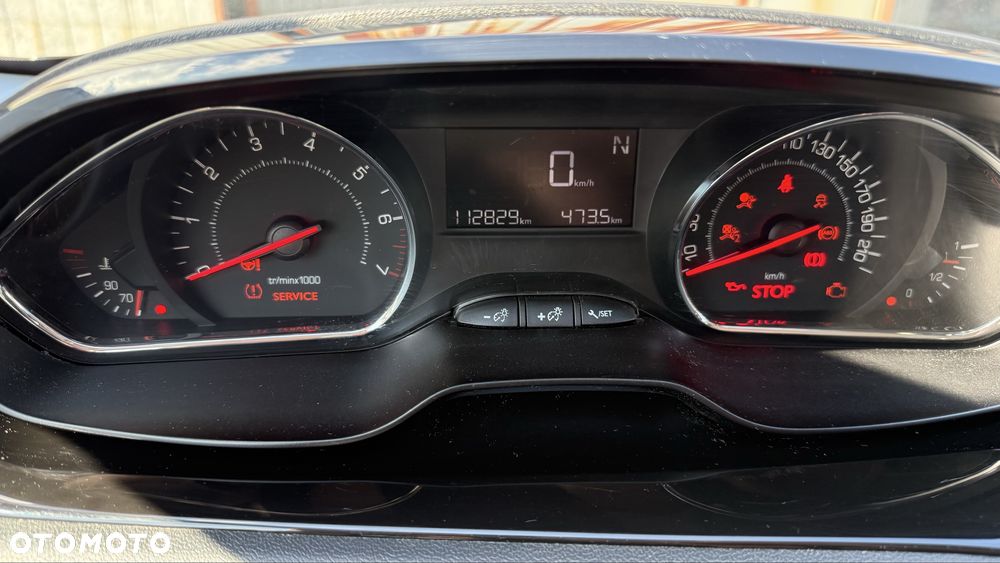 Peugeot 208 - 5