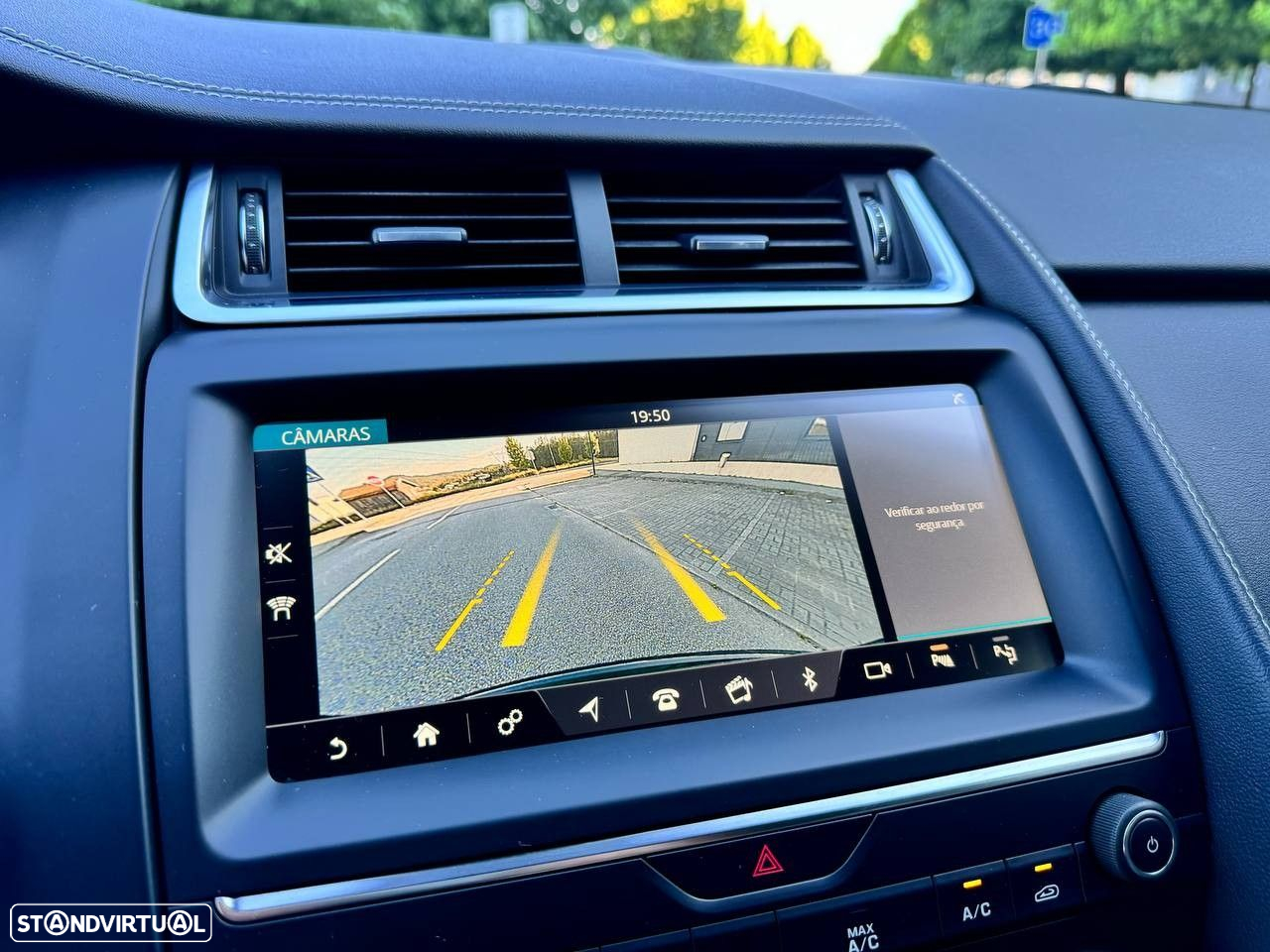 Jaguar E-Pace 2.0 i4D R-Dynamic - 21