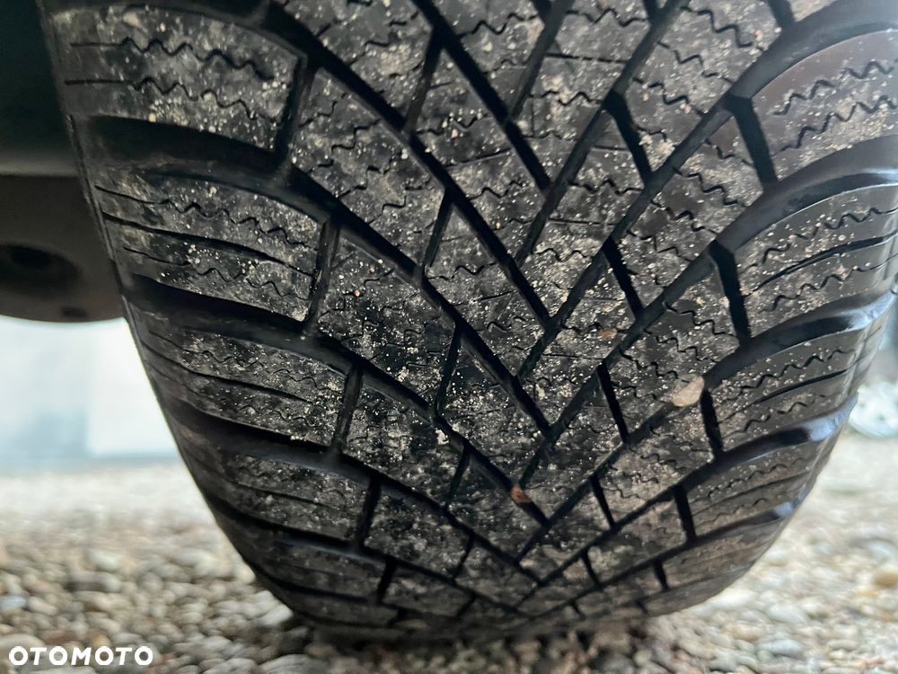 Ford Fiesta 1.0 EcoBoost Start-Stop Champions Edition - 36