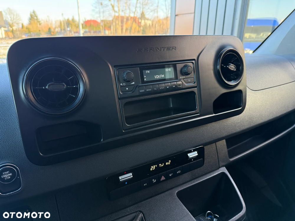 Mercedes-Benz Sprinter 514 CDI / 2.2 140KM / 2019 ROK / Kontener 4,2m + Winda Dhollandia 750KG / ZAREJESTROWANY W PL - 24