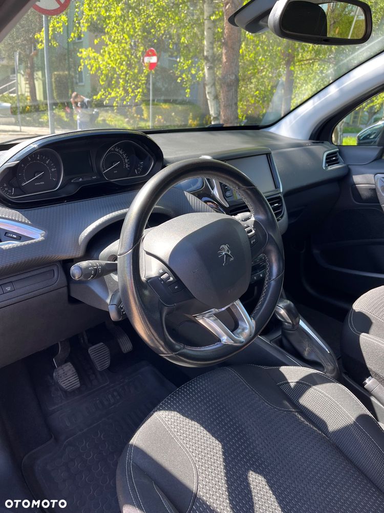 Peugeot 208 1.2 PureTech Allure S&S - 6