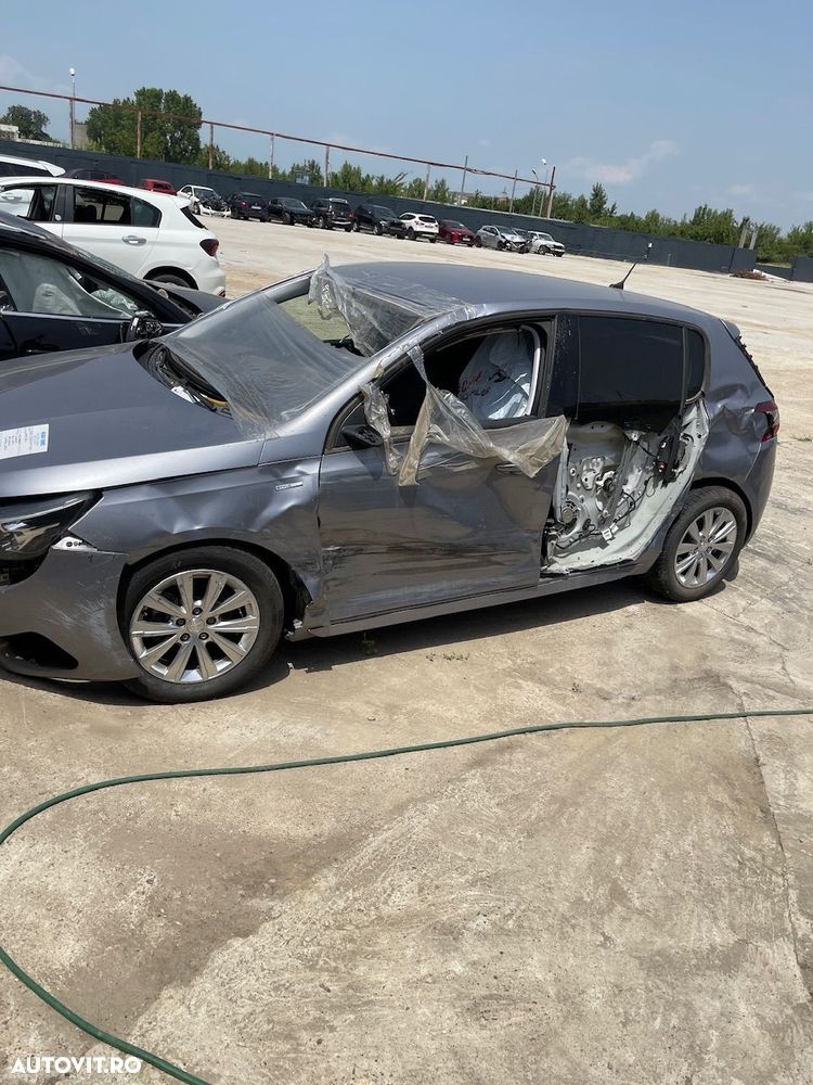 Dezmembrez Peugeot 308 2019 1.2 81KW 15000 Km - 3