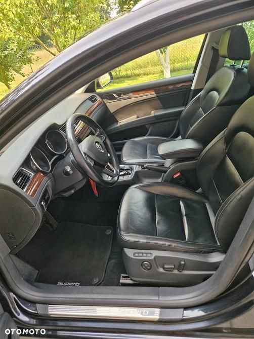 Skoda Superb 2.0 TDI Green tec 4x4 DSG Exclusive - 27