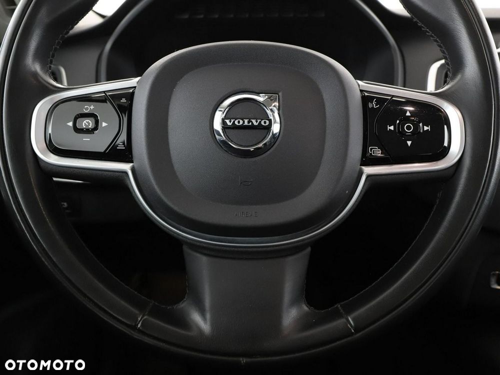 Volvo XC 90 B5 D AWD Momentum Pro - 22