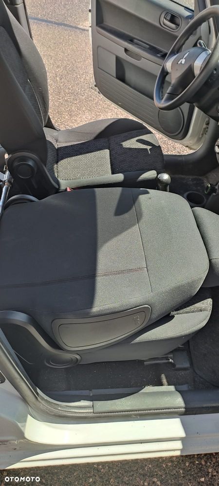 Mitsubishi Colt 1.3 Inform - 14