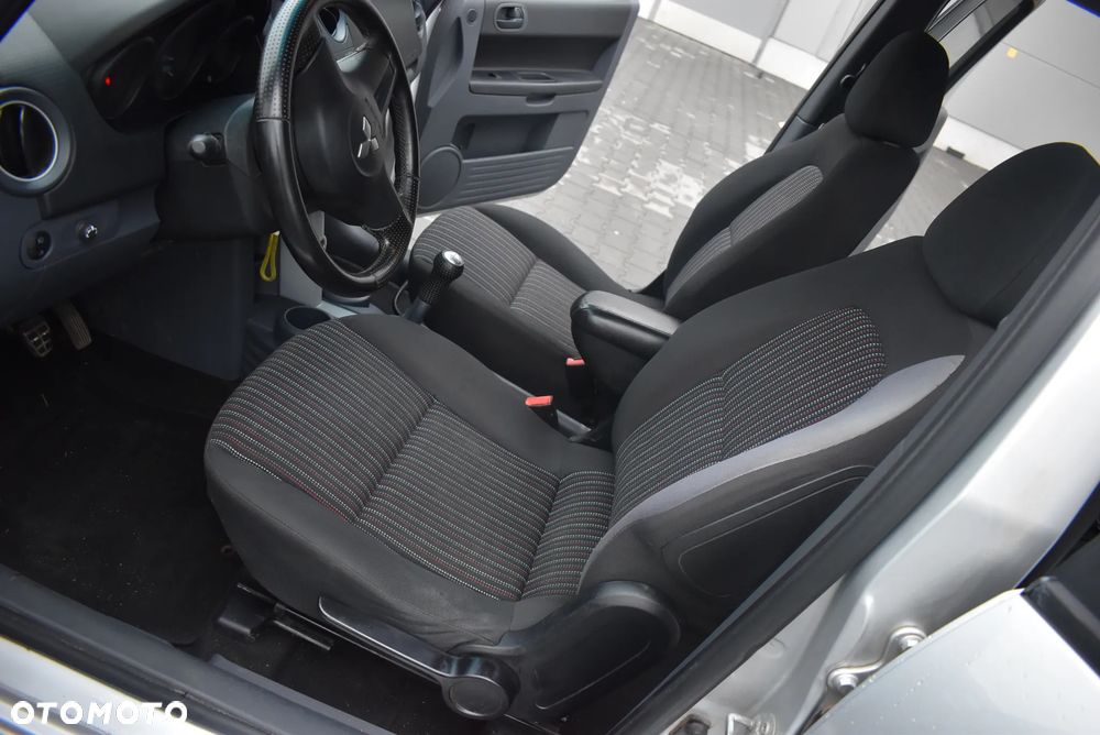 Mitsubishi Colt - 11