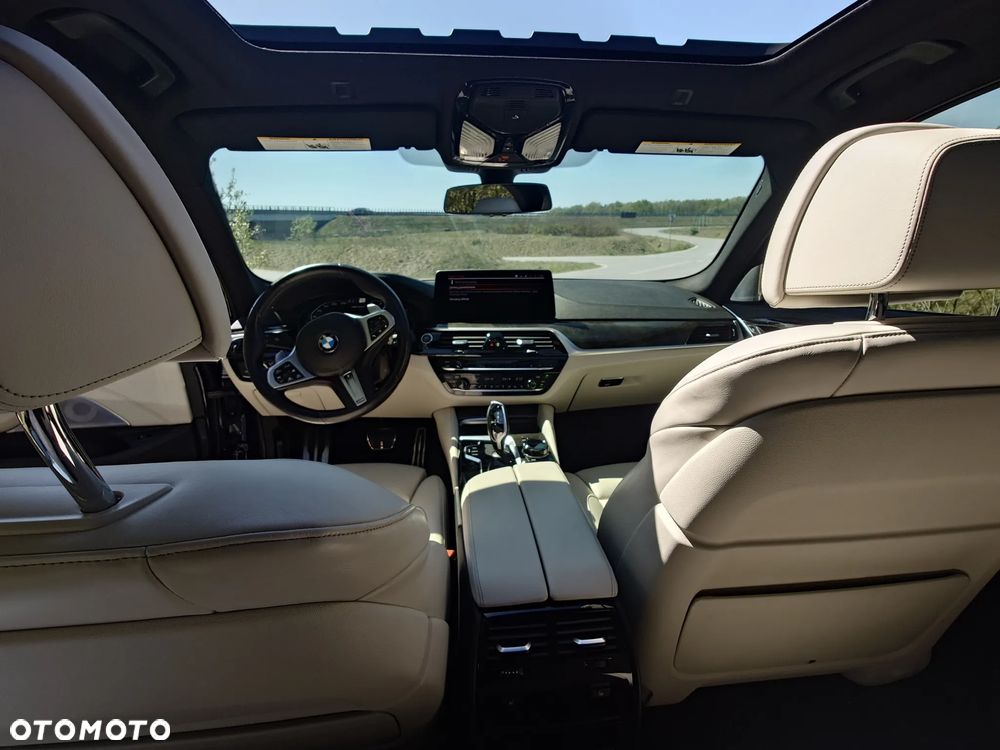 BMW Seria 5 M550i xDrive - 13
