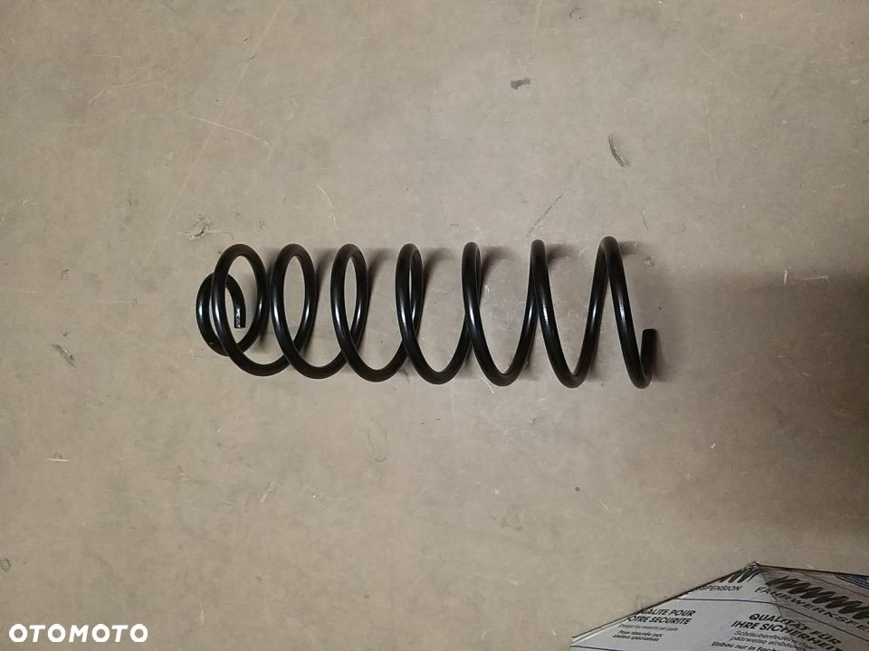 Sprężyna zawieszenia tył L/P strona  VW GOLF II, JETTA II 1.0-1.8 08.83-12.92 - 1