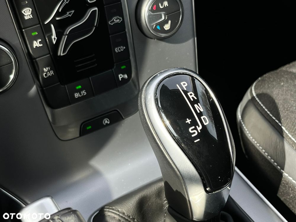 Volvo V40 T4 Drive-E Momentum - 22