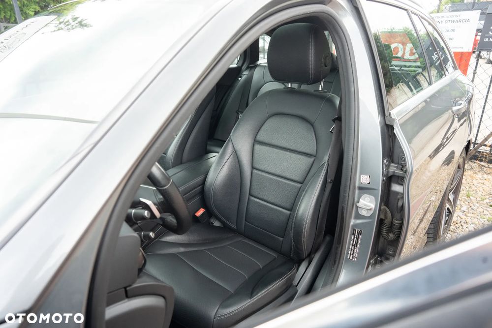 Mercedes-Benz Klasa C 180 9G-TRONIC AMG Line - 10