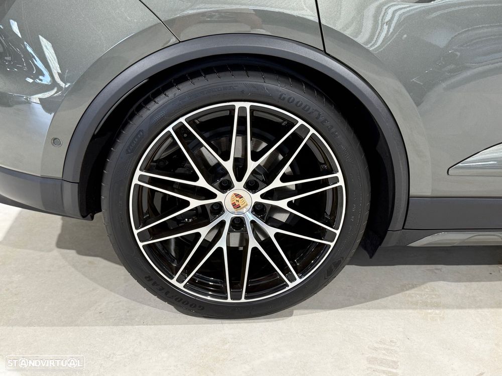 Porsche Macan Electric 4 - 16