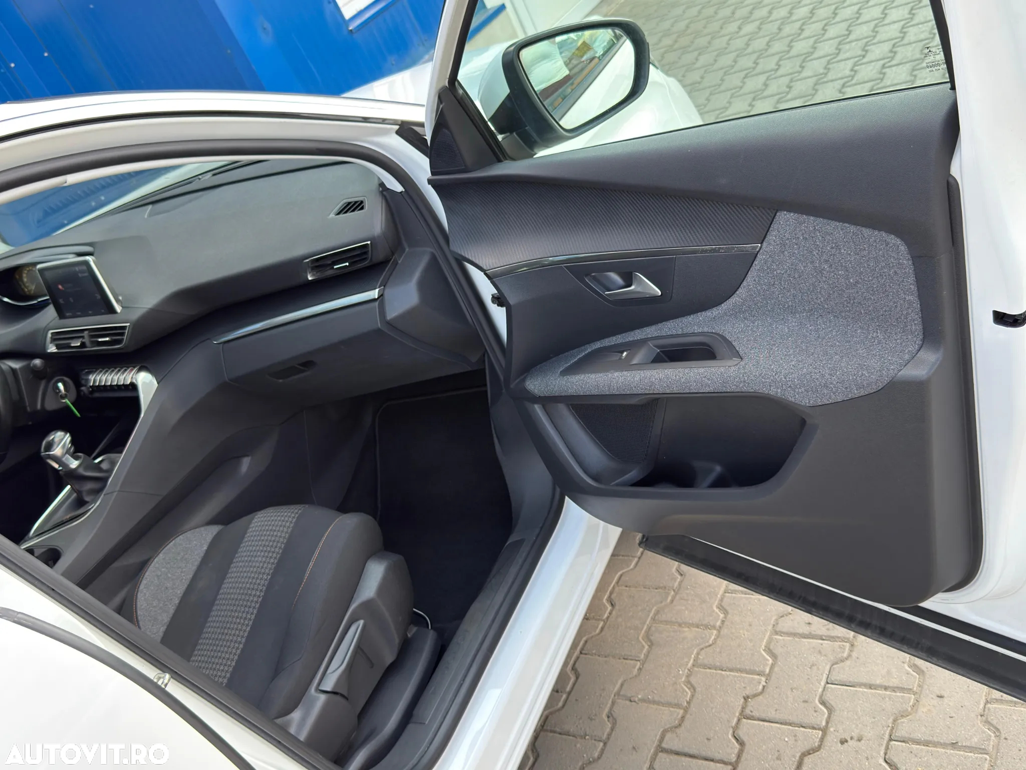 Peugeot 3008 1.2 PureTech Turbo S&S Active - 9