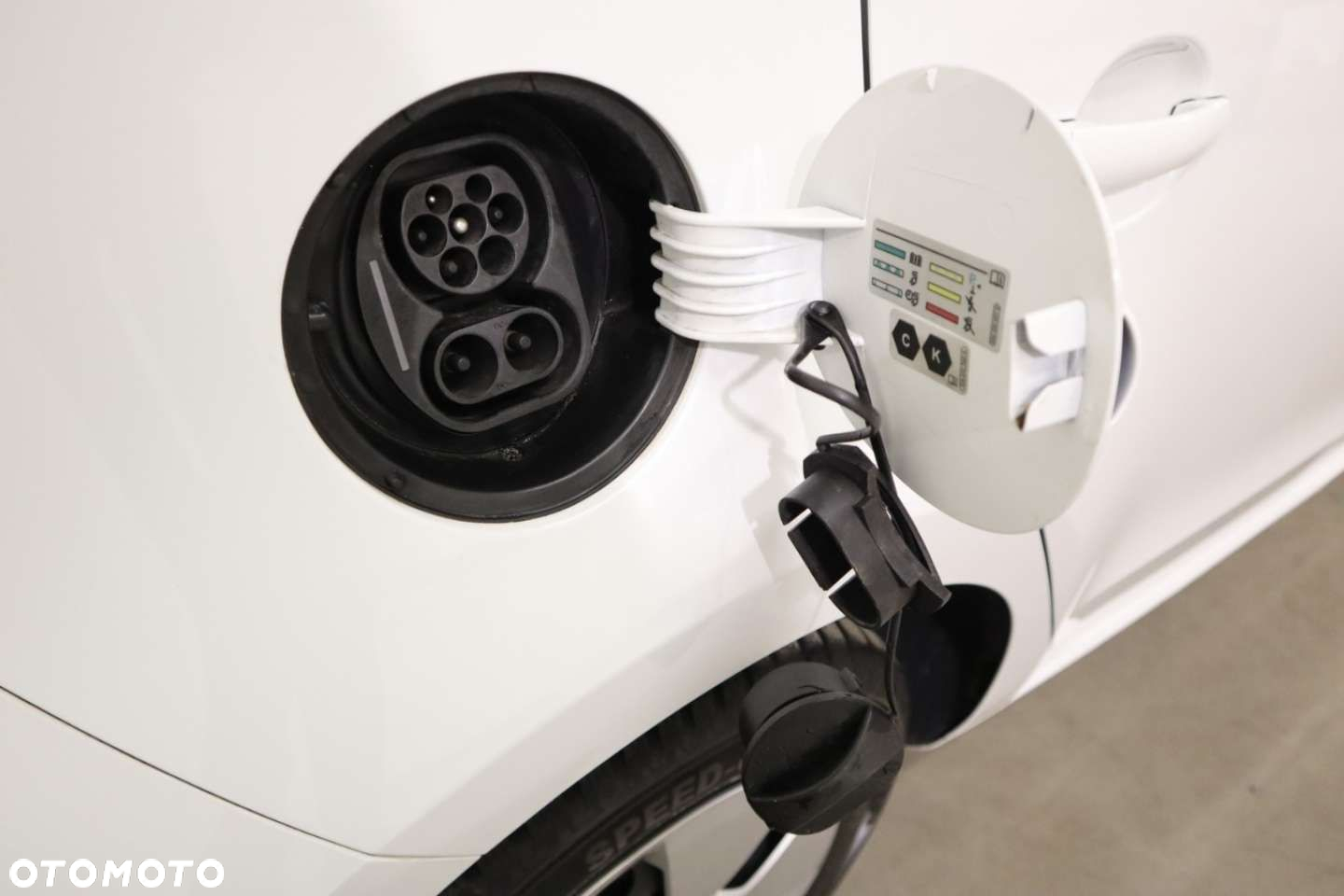 Volkswagen up! e-up - 11