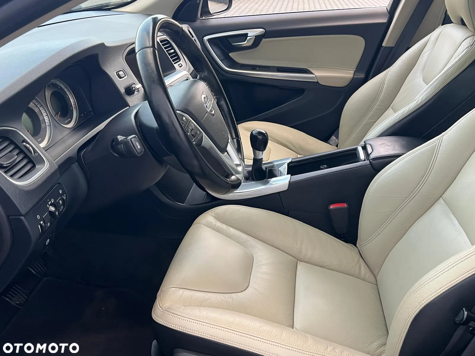 Volvo V60 D5 Summum - 18