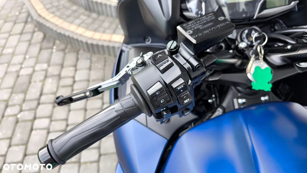 Yamaha FJR - 12