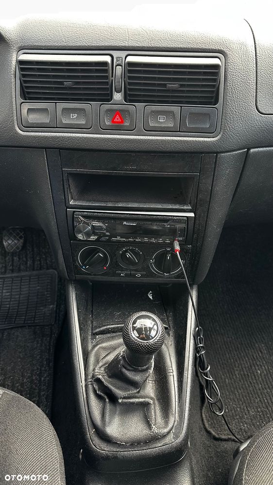 Volkswagen Golf - 22