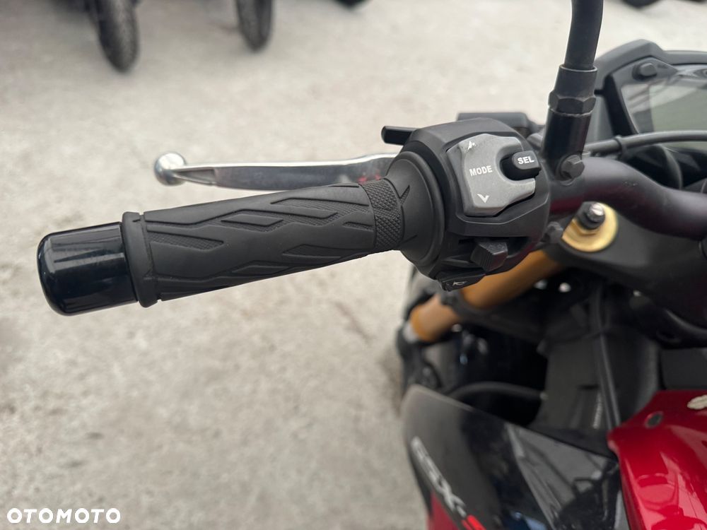 Suzuki GSX 1000 - 20