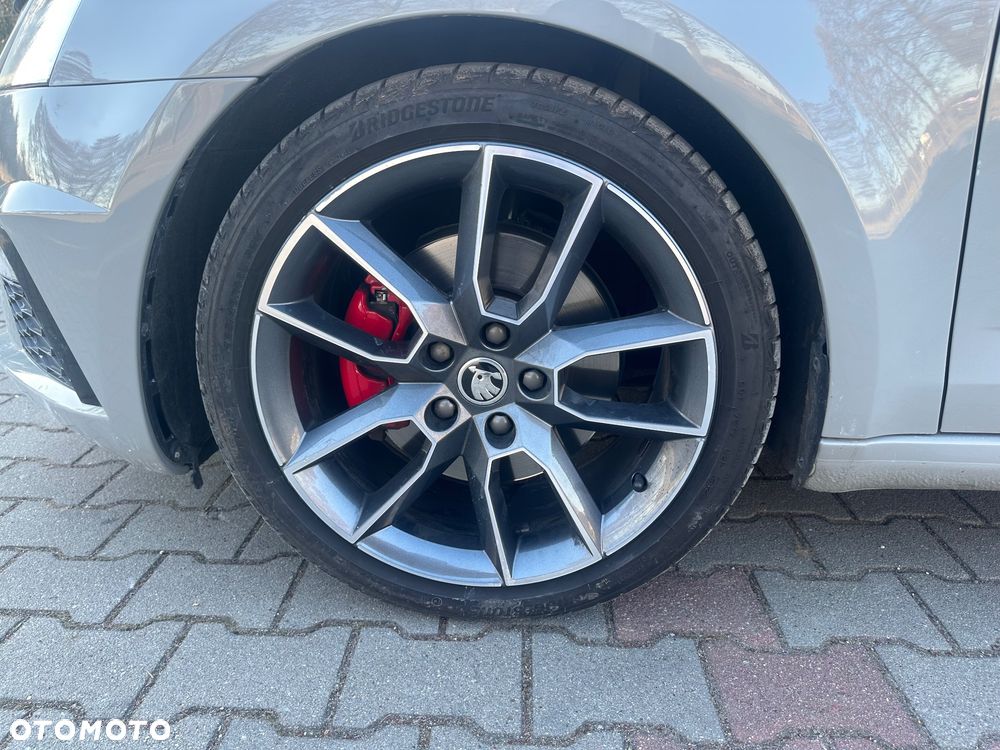 Skoda Octavia 2.0 TDI DSG RS - 12