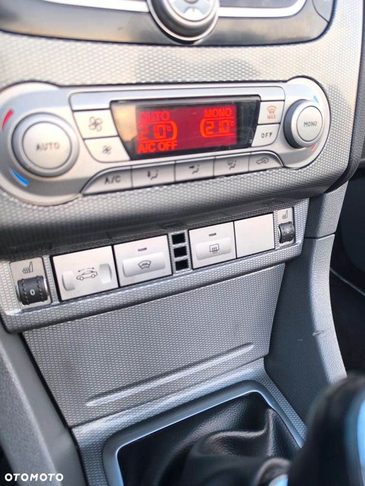 Ford Focus 2.0 TDCi DPF Ghia - 12