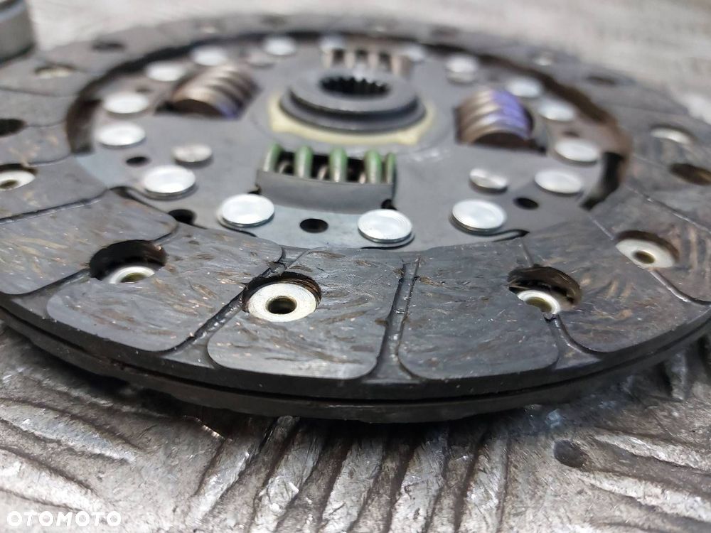 SPRZĘGŁO TARCZA + DOCISK + ŁOŻYSKO OPOROWE AGILA A 1.2 16V - 7