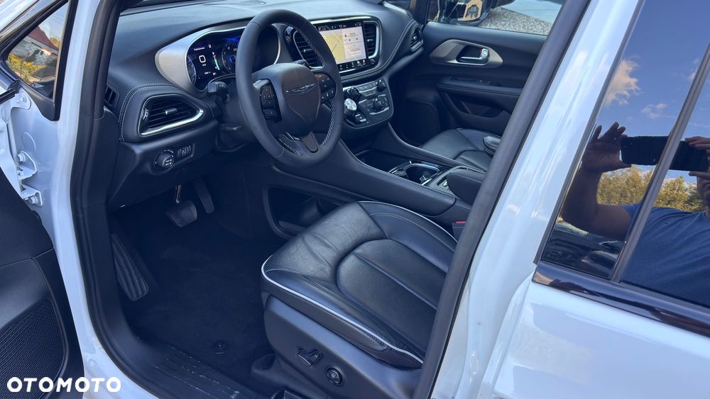 Chrysler Pacifica - 12