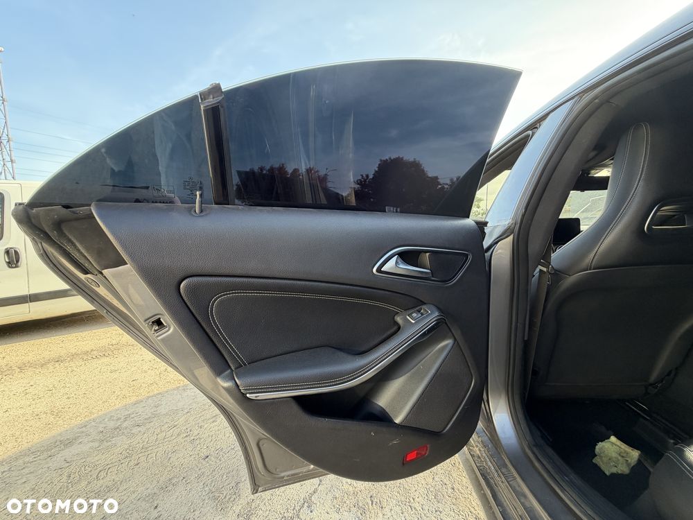 Mercedes-Benz CLA 250 7G-DCT AMG Line - 22