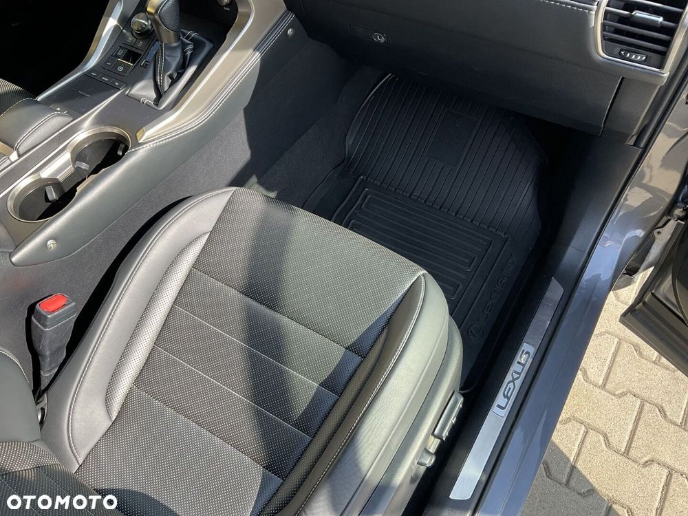 Lexus NX 300h F Sport Edition AWD - 12