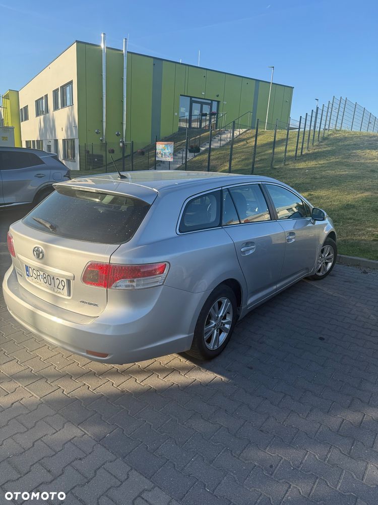 Toyota Avensis 2.0 D-4D Luna - 4