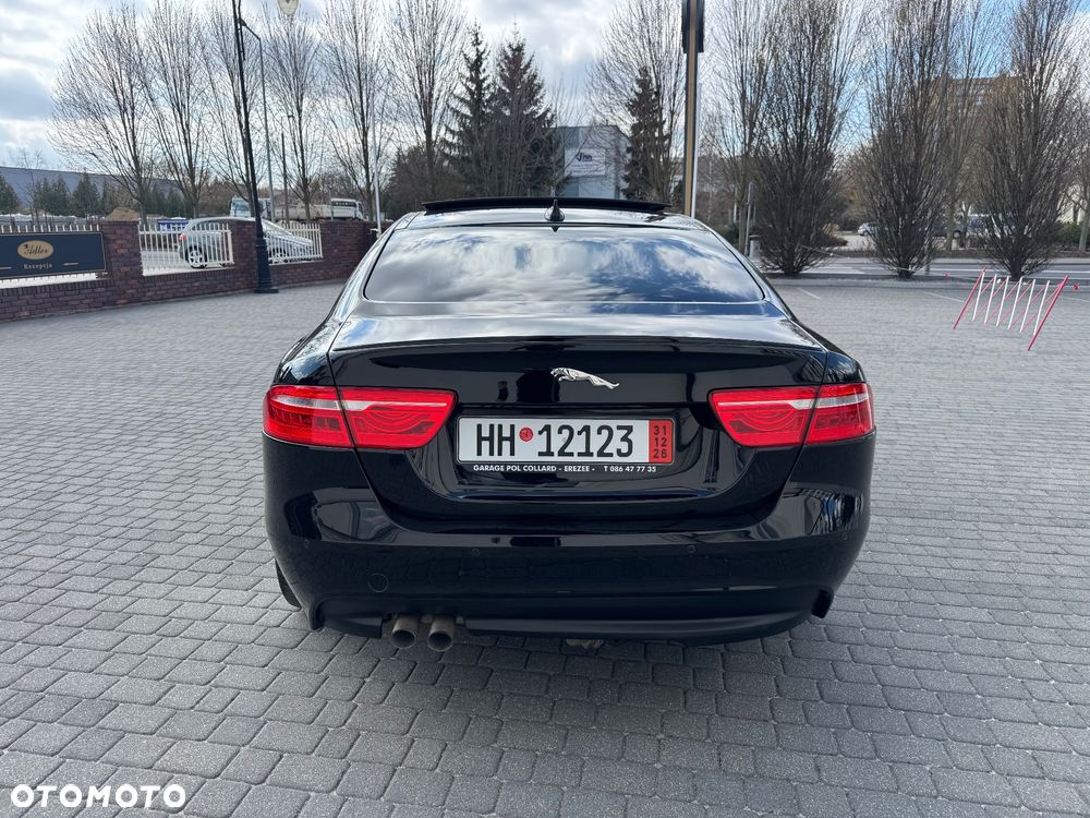Jaguar XE D200 R-Dynamic SE - 10