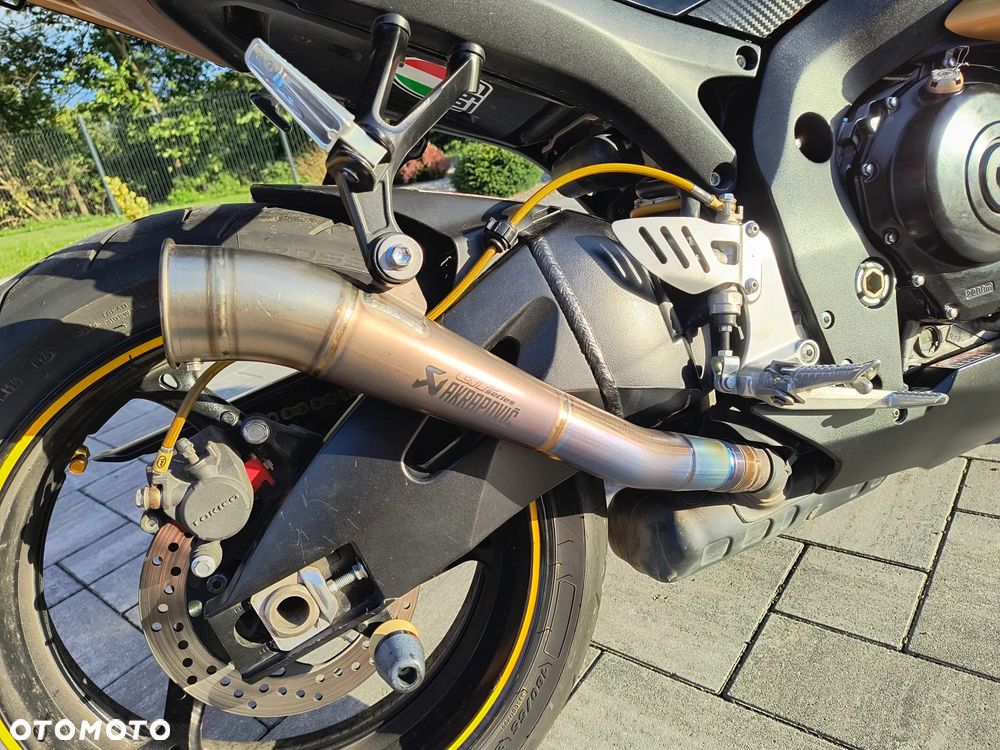 Suzuki GSX-R - 15