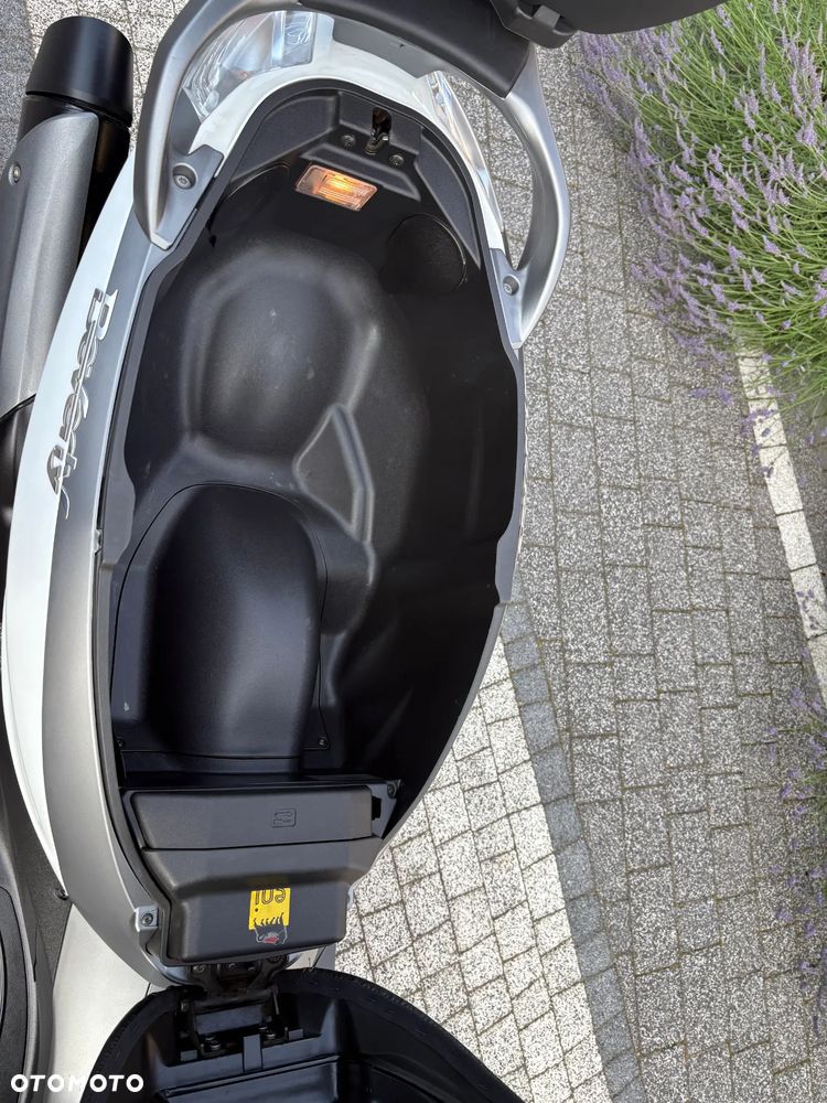 Piaggio Beverly - 12