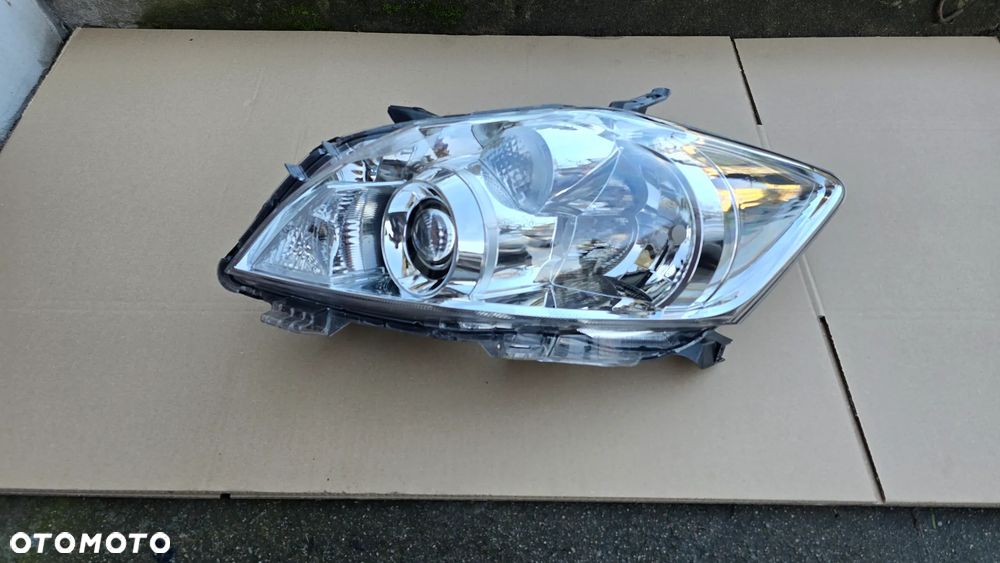 Toyota Auris I Lift 10-12 Lampa Przód Lewa Zwykła Soczewka Oryginał EU Nieklejona - 1
