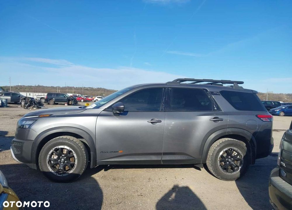 Nissan Pathfinder - 7