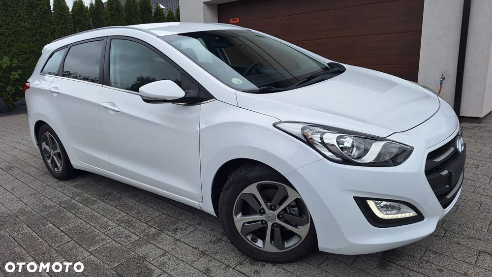 Hyundai i30 blue 1.6 CRDi Passion - 2
