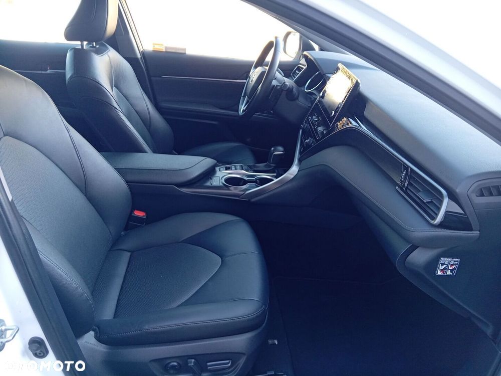 Toyota Camry - 10