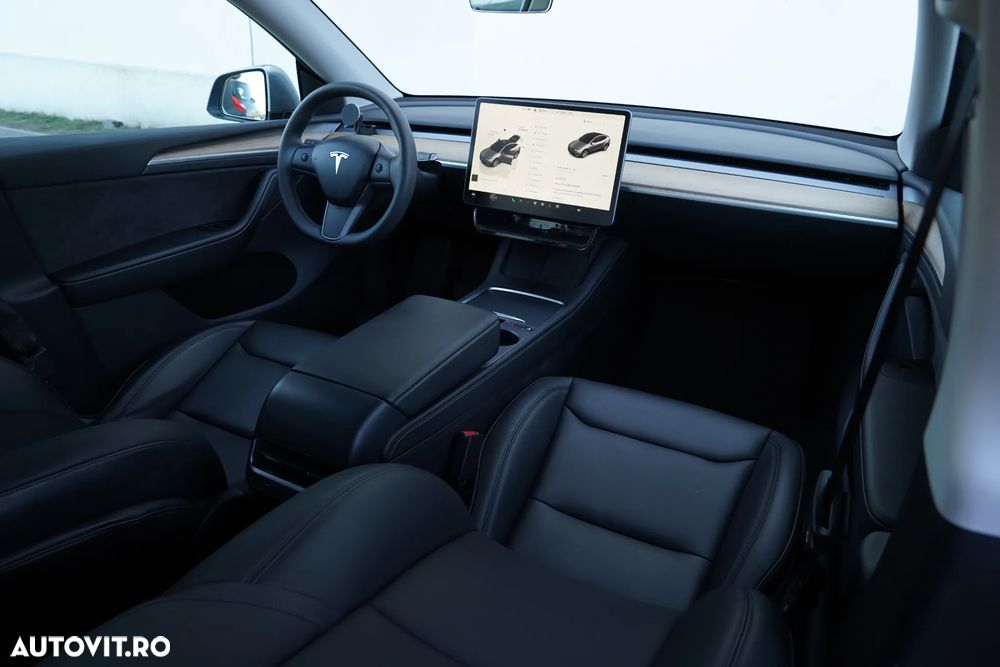 Tesla Model Y Premium Long Range Dual Motor AWD - 13