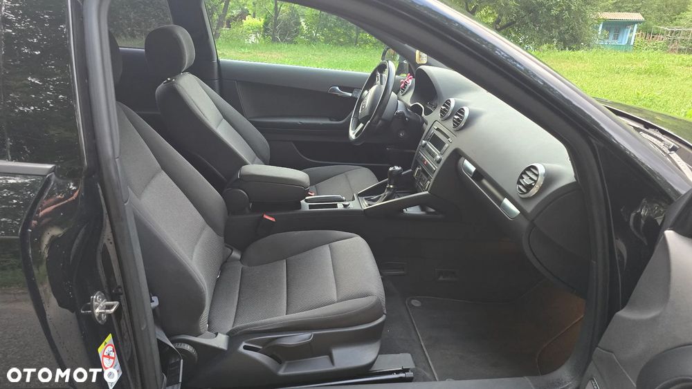 Audi A3 3-drzwiowe 1.6 TDI DPF Ambiente - 8