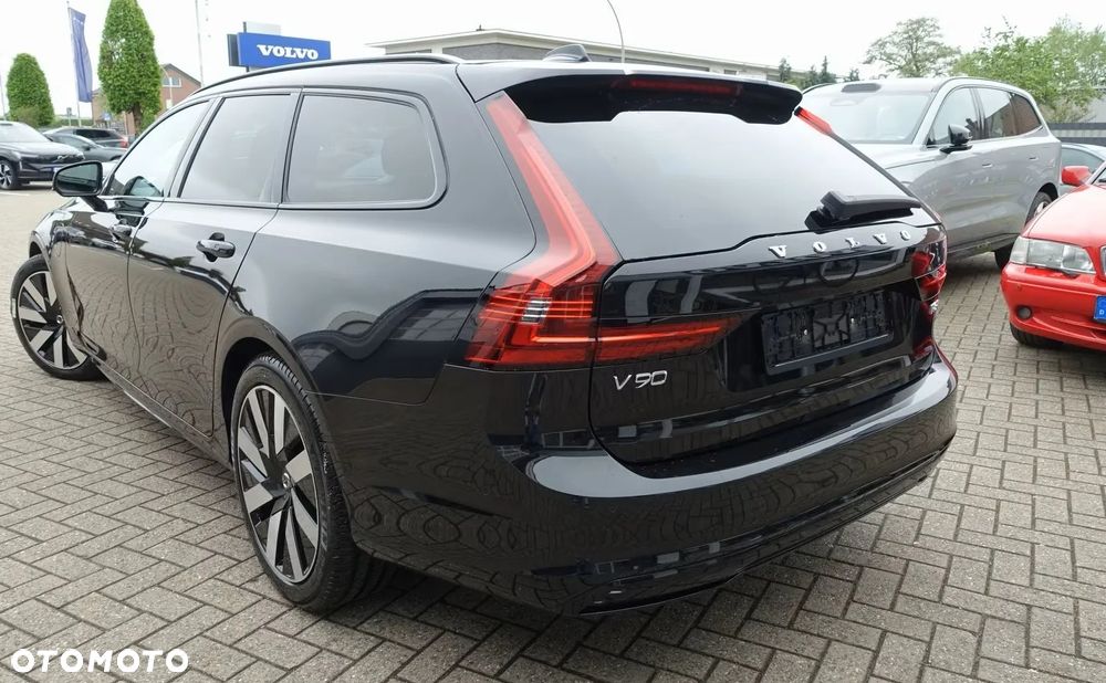 Volvo V90 T8 AWD Plug-In Hybrid Plus Dark - 4