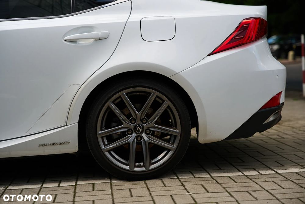 Lexus IS 300h F Sport - 9