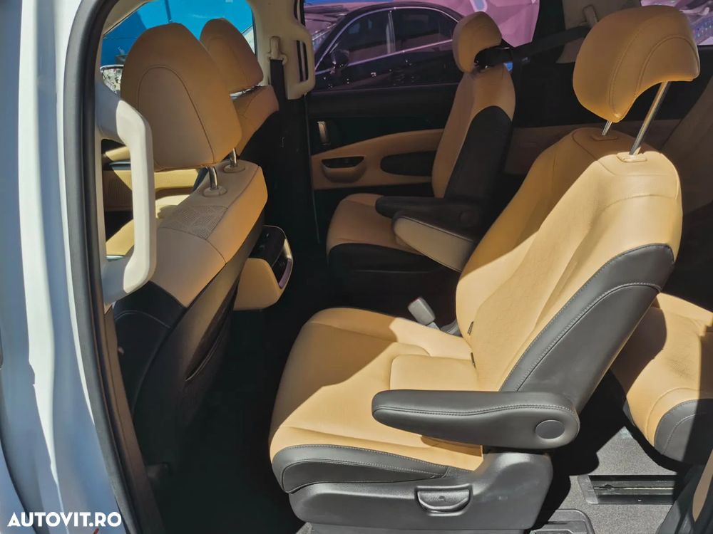 Kia Carnival - 37