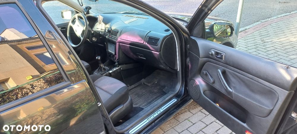 Volkswagen Golf - 6