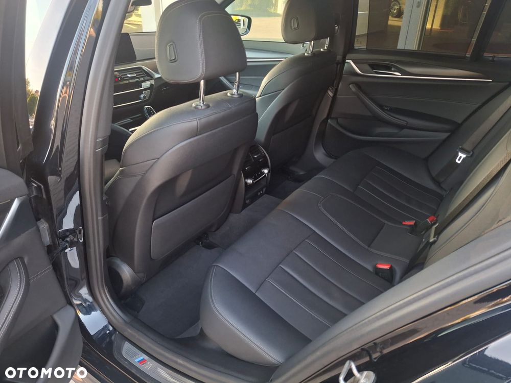 BMW Seria 5 520d M Sport - 8