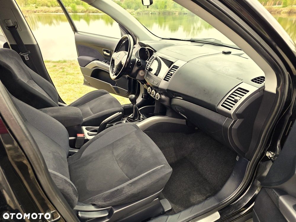 Mitsubishi Outlander 2.4 Intense - 21